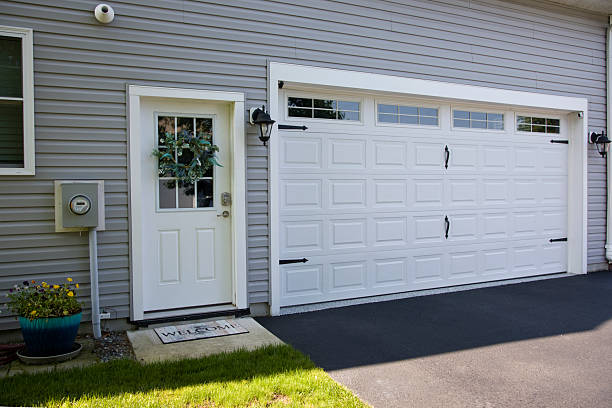 24/7 Emergency Garage Door Panel Replacement experts in Baldwin, LA